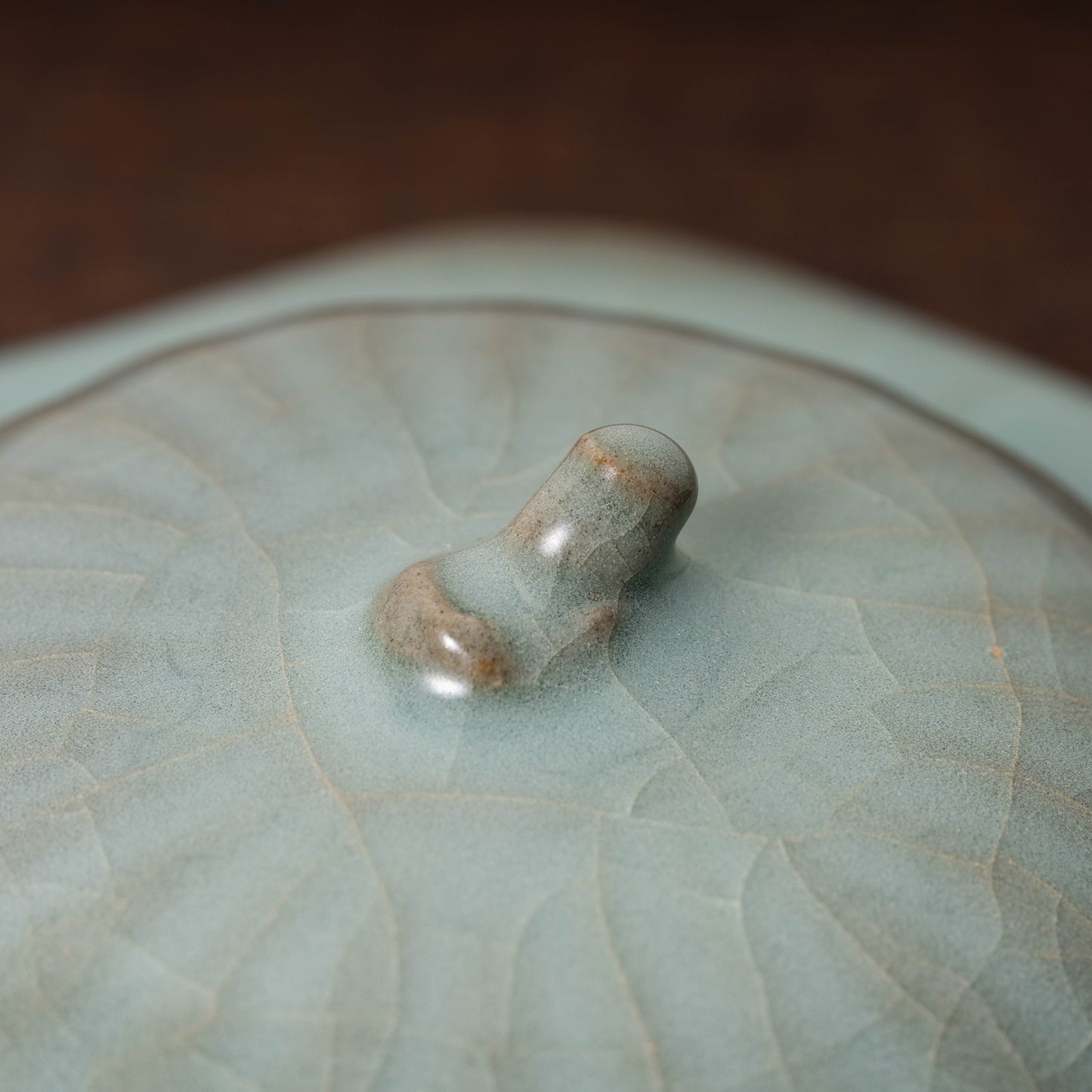 Southern Song Dynasty Celadon Wine Jar with Leaf Lid