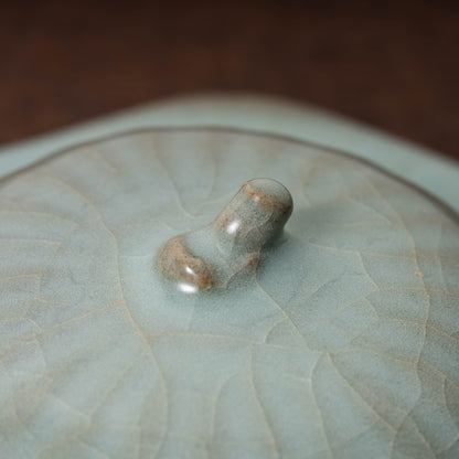 Southern Song Dynasty Celadon Wine Jar with Leaf Lid