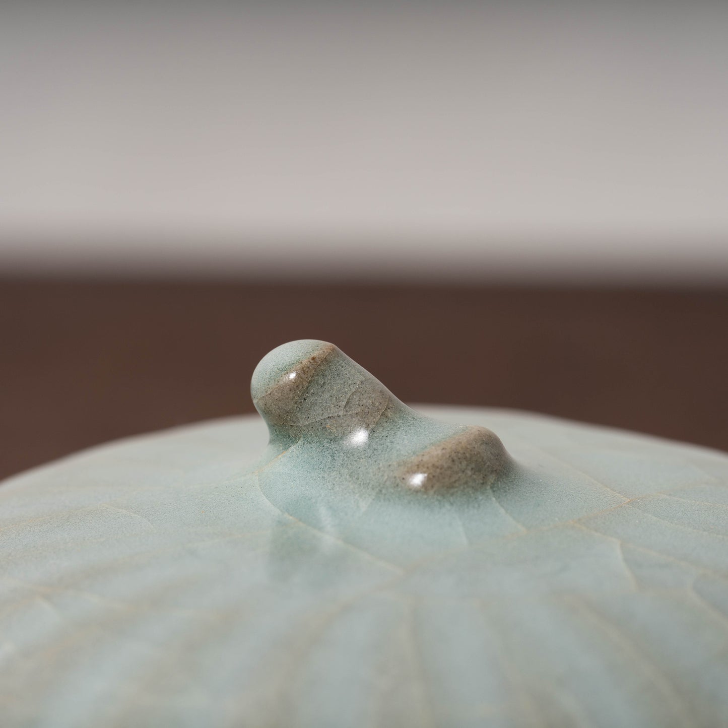 Southern Song Dynasty Celadon Wine Jar with Leaf Lid