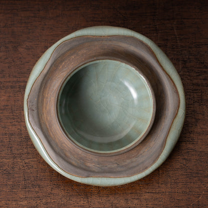 Southern Song Dynasty Celadon Wine Jar with Leaf Lid