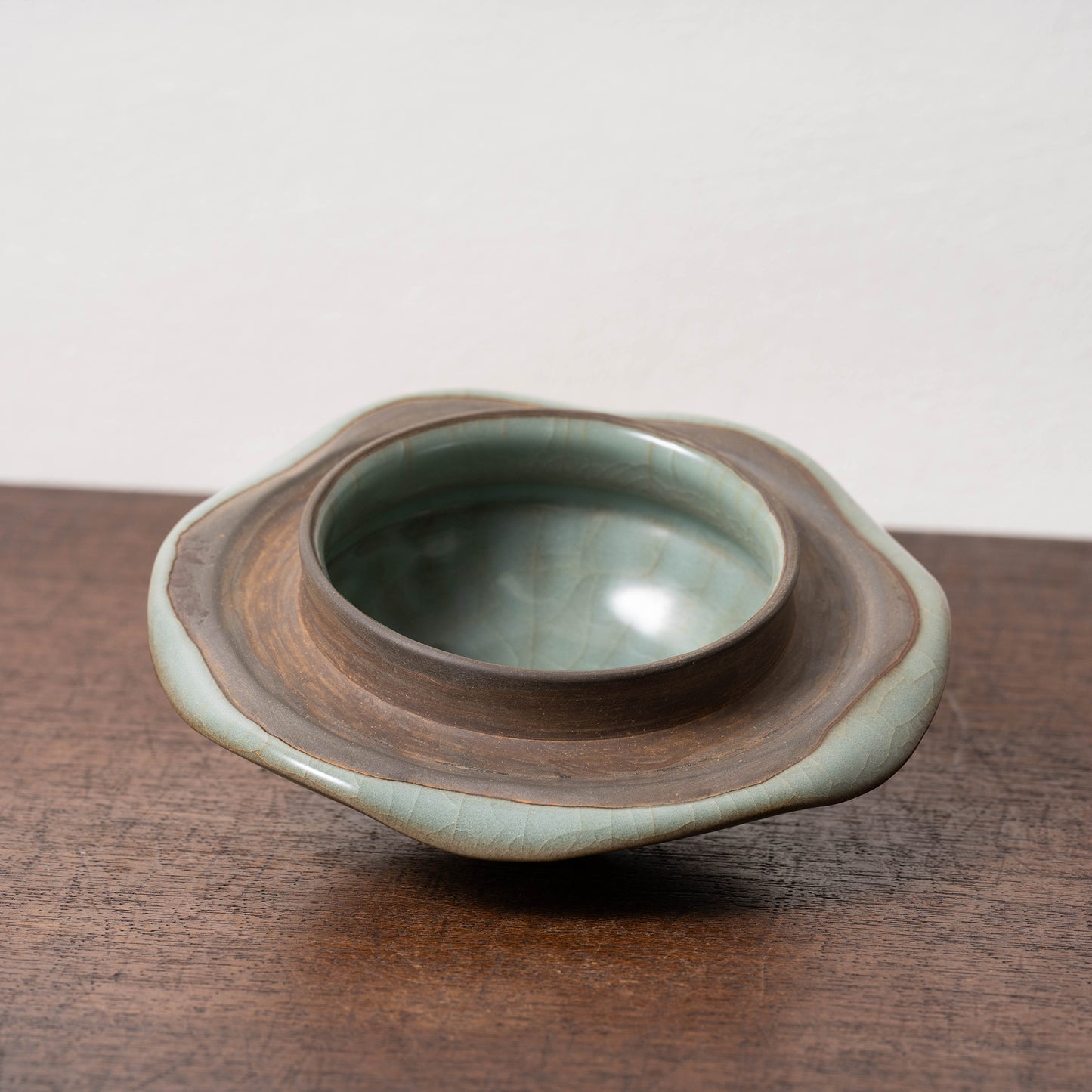 Southern Song Dynasty Celadon Wine Jar with Leaf Lid