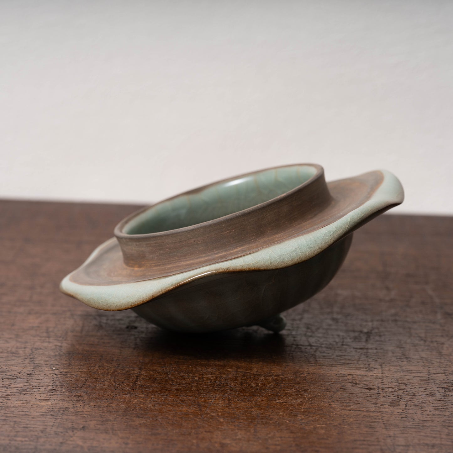 Southern Song Dynasty Celadon Wine Jar with Leaf Lid