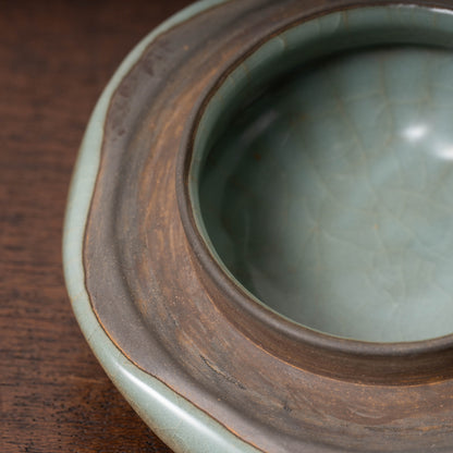 Southern Song Dynasty Celadon Wine Jar with Leaf Lid