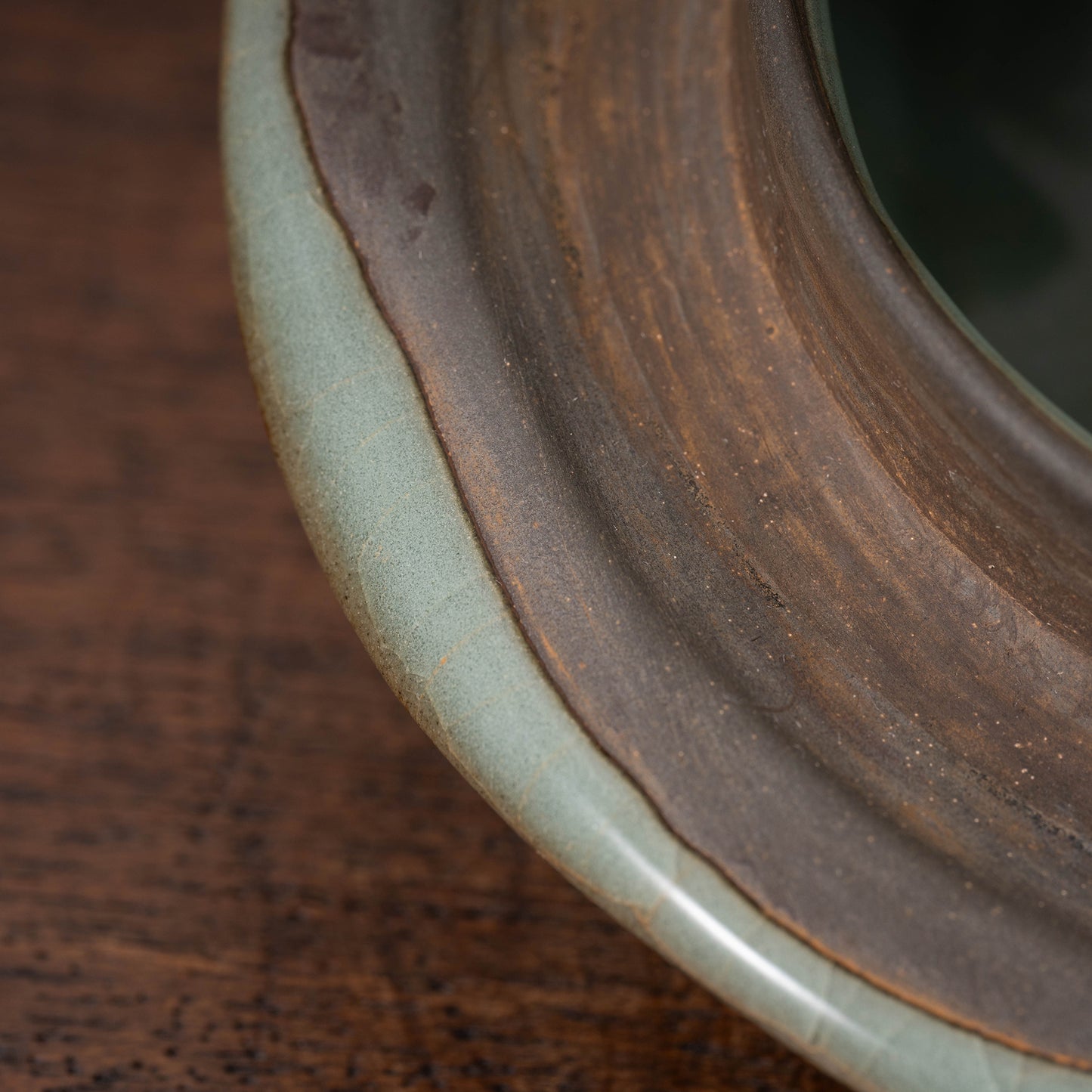 Southern Song Dynasty Celadon Wine Jar with Leaf Lid