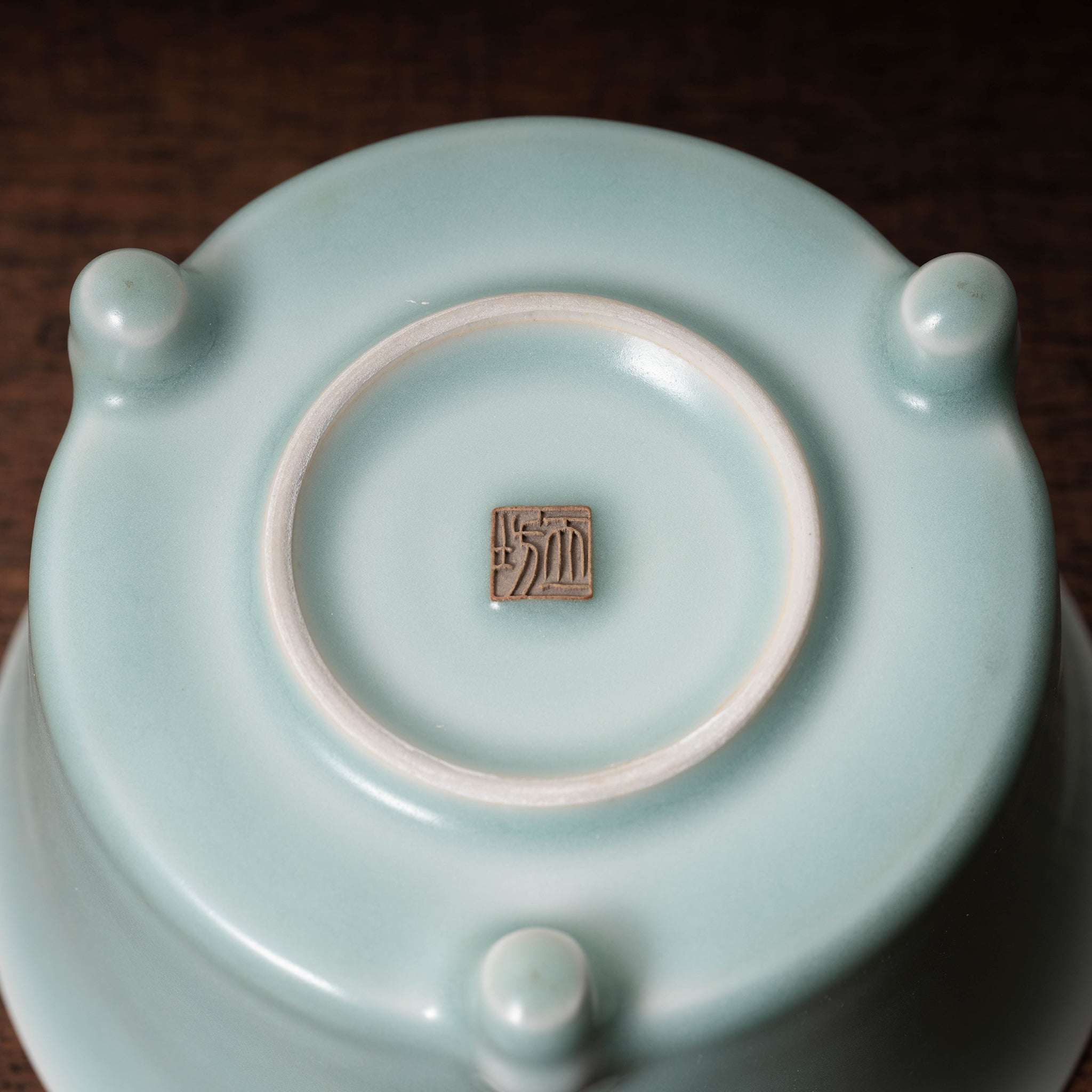 明代 龍泉窯 青磁 三足小瓶 香炉形 茶道具 骨董 共箱付 明代 龍泉窯 青磁 三足小瓶 香炉形 茶道具 骨董 共箱付 中国明