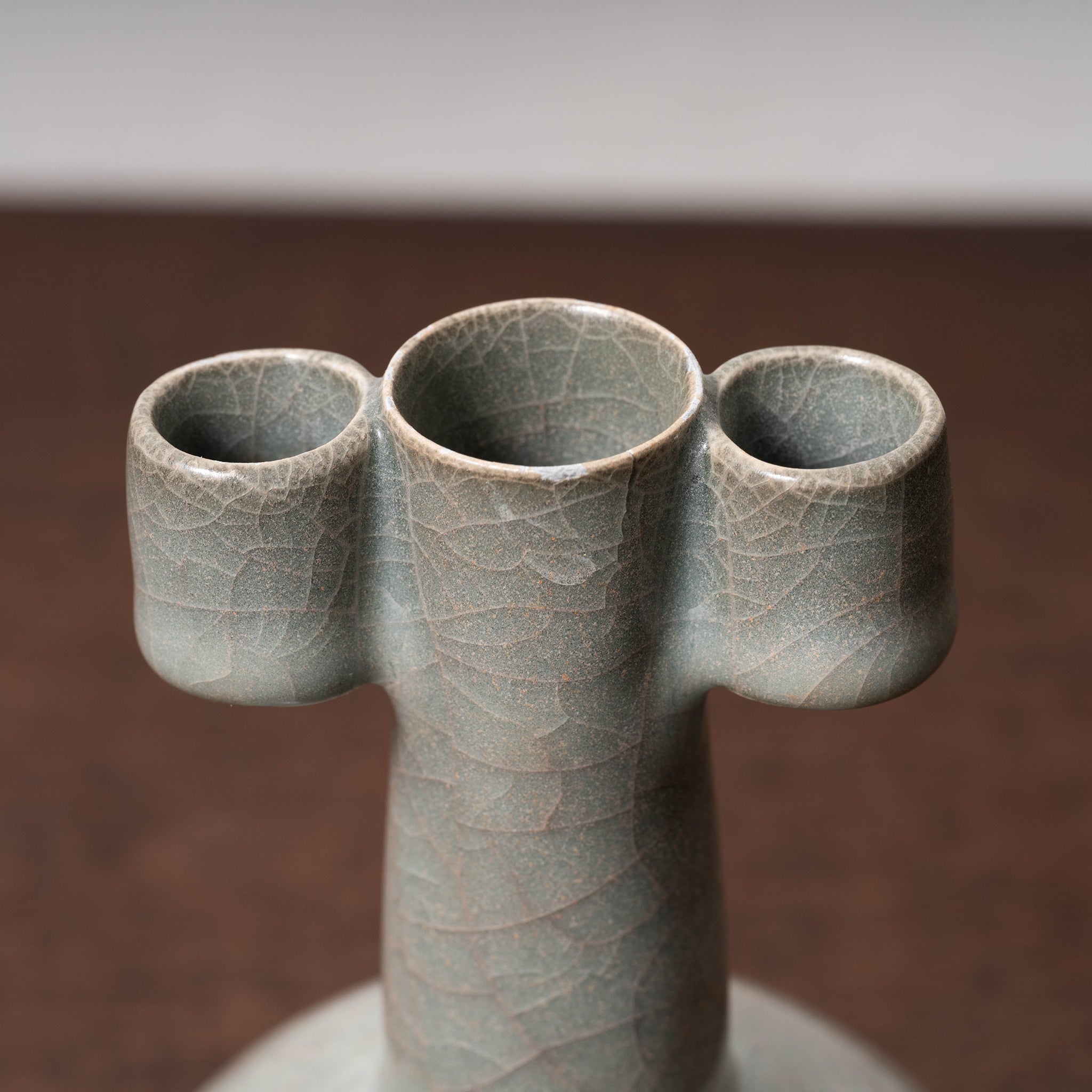 南宋官窯 青磁貫耳瓶「修内司」 – 燦禾 SANKA