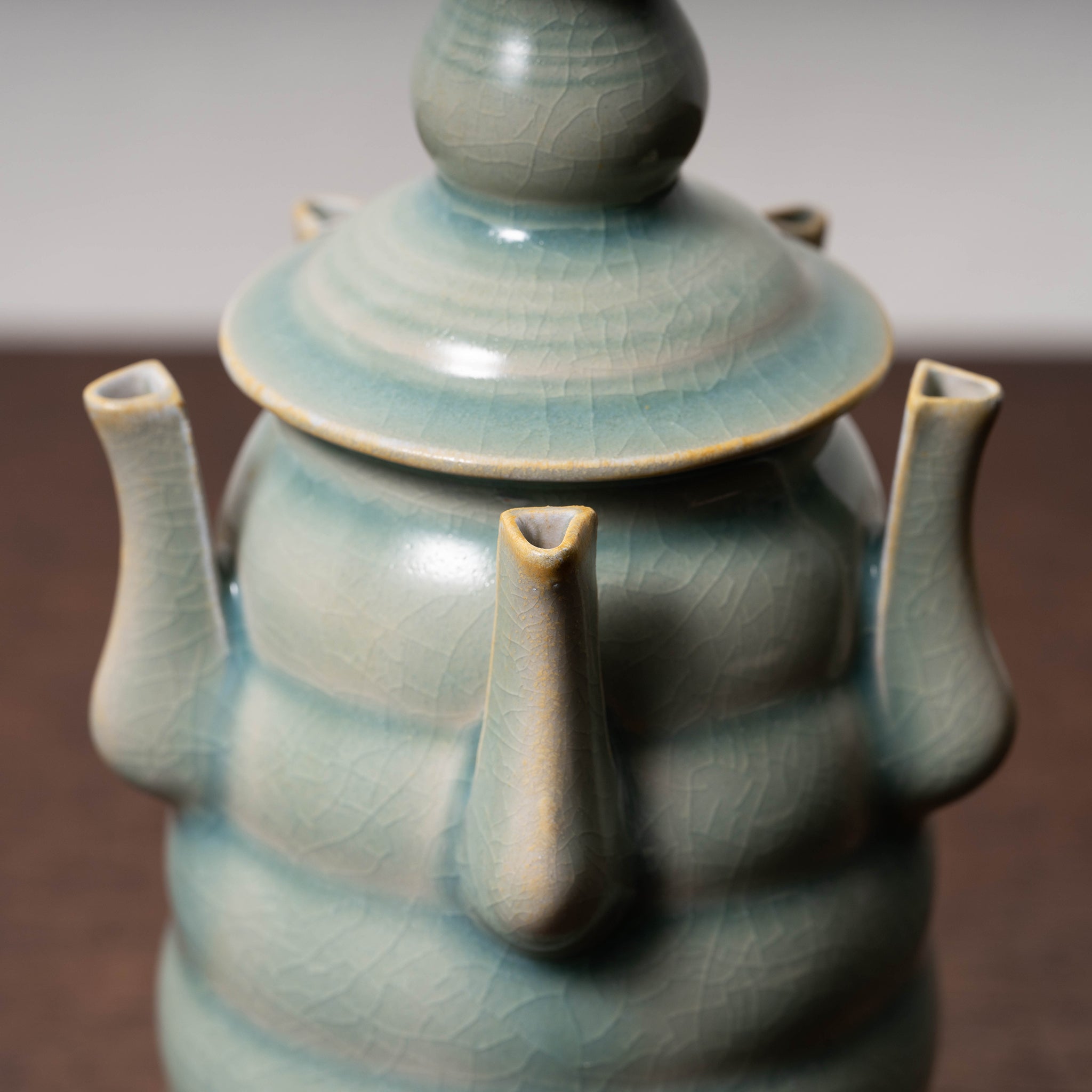 明代 龍泉窯系 青磁多嘴壺 – 燦禾 SANKA