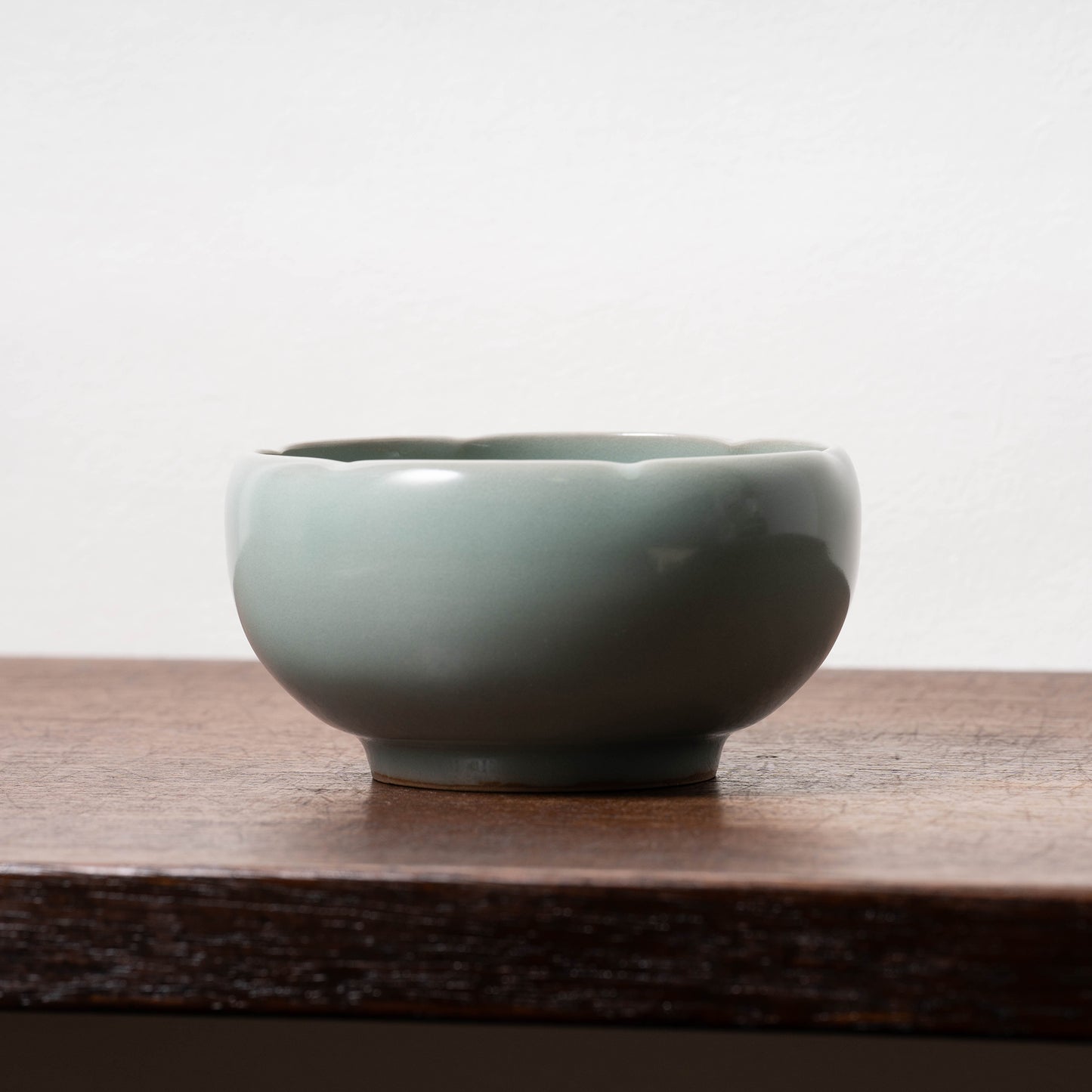 元代 龍泉窯系 青磁貼花花口碗