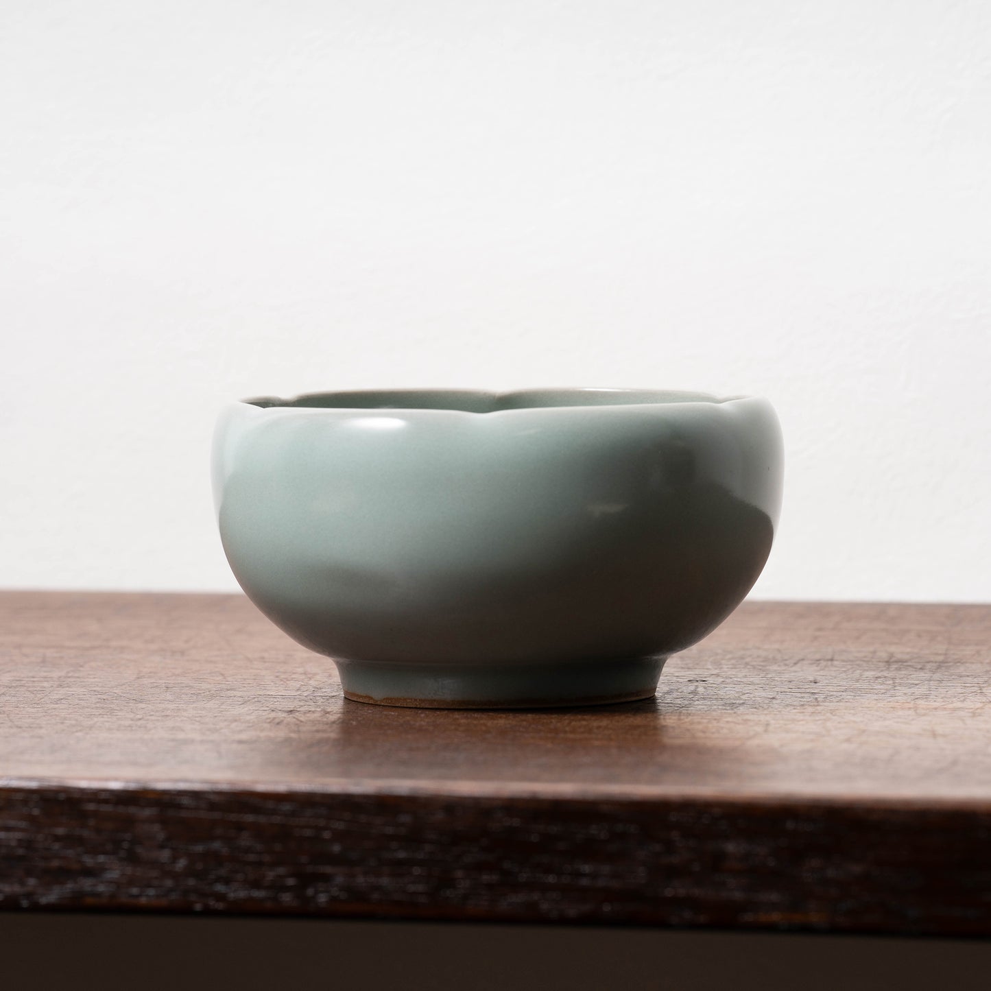 元代 龍泉窯系 青磁貼花花口碗