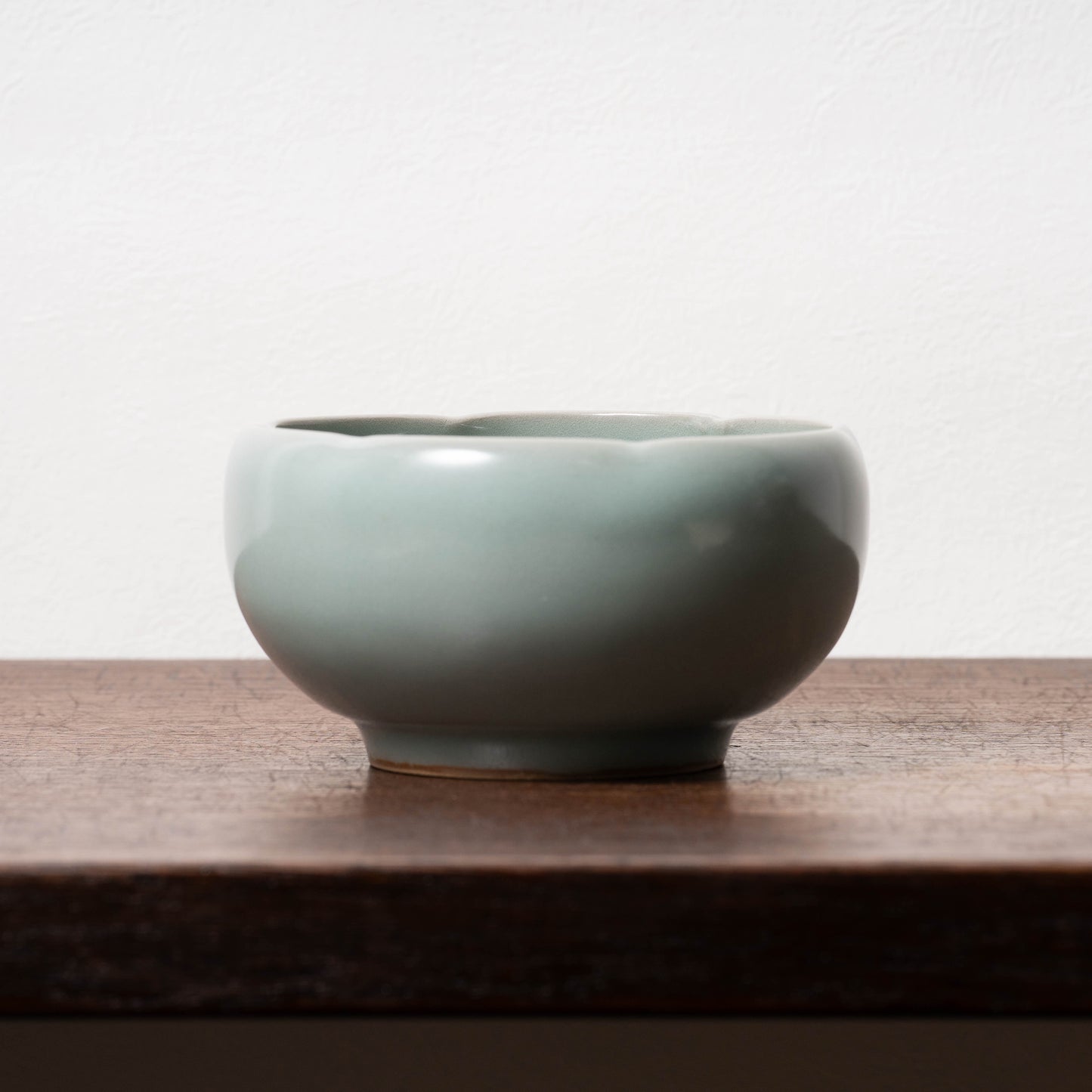 元代 龍泉窯系 青磁貼花花口碗