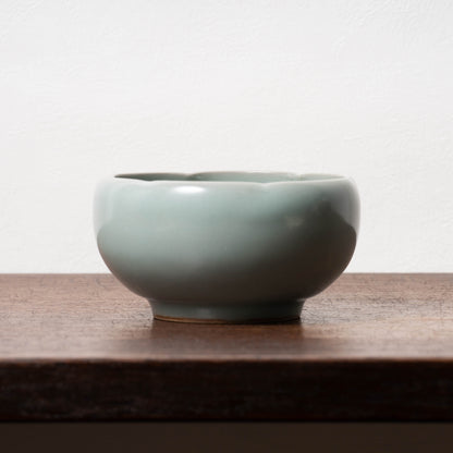 元代 龍泉窯系 青磁貼花花口碗