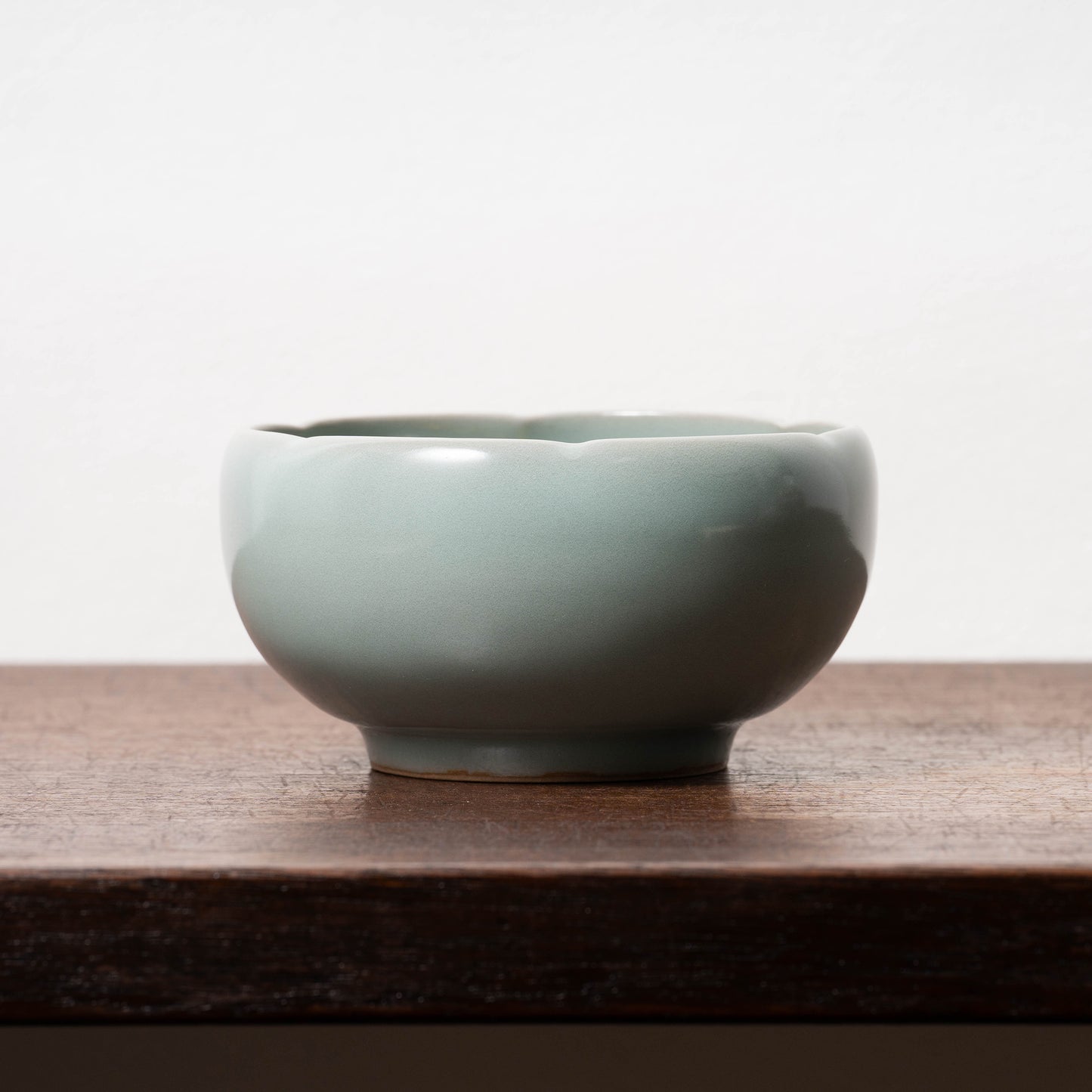 元代 龍泉窯系 青磁貼花花口碗