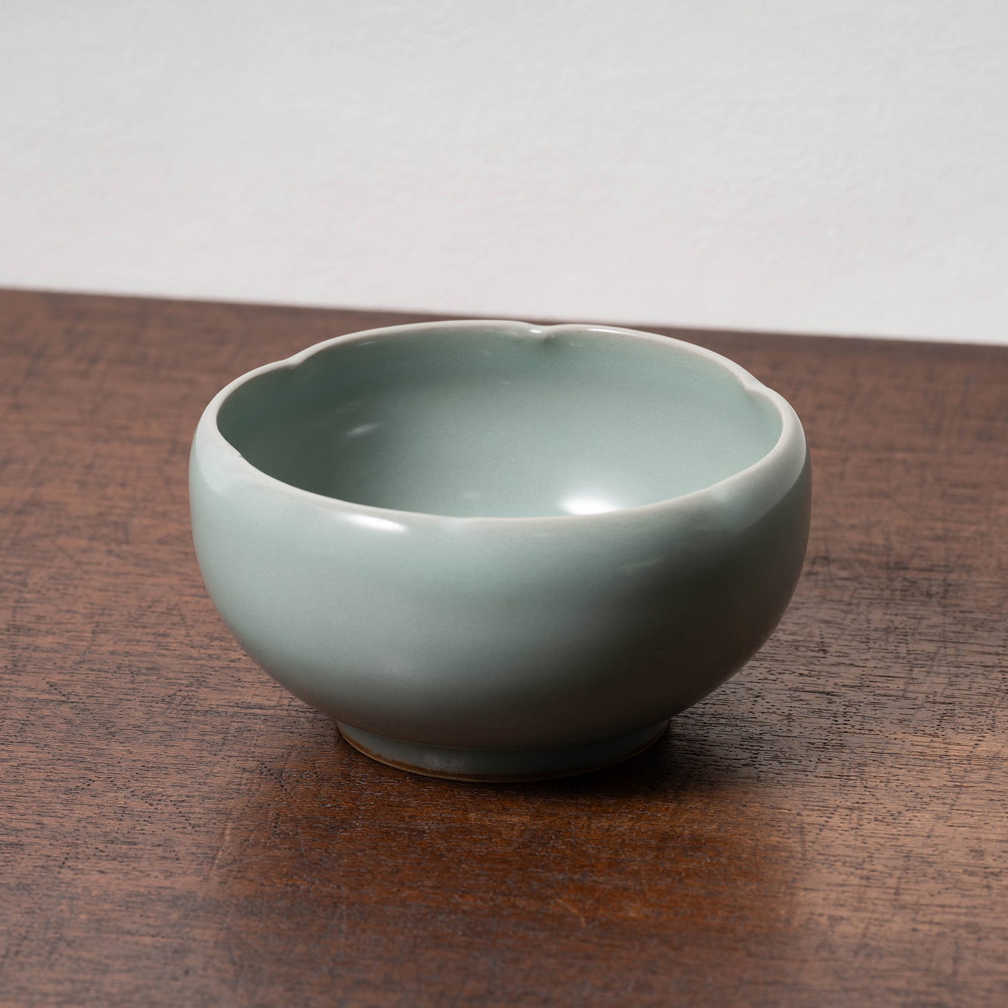 元代 龍泉窯系 青磁貼花花口碗