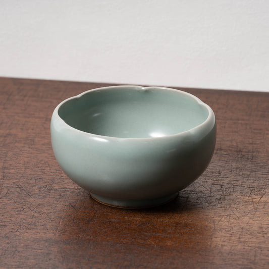 元代 龍泉窯系 青磁貼花花口碗