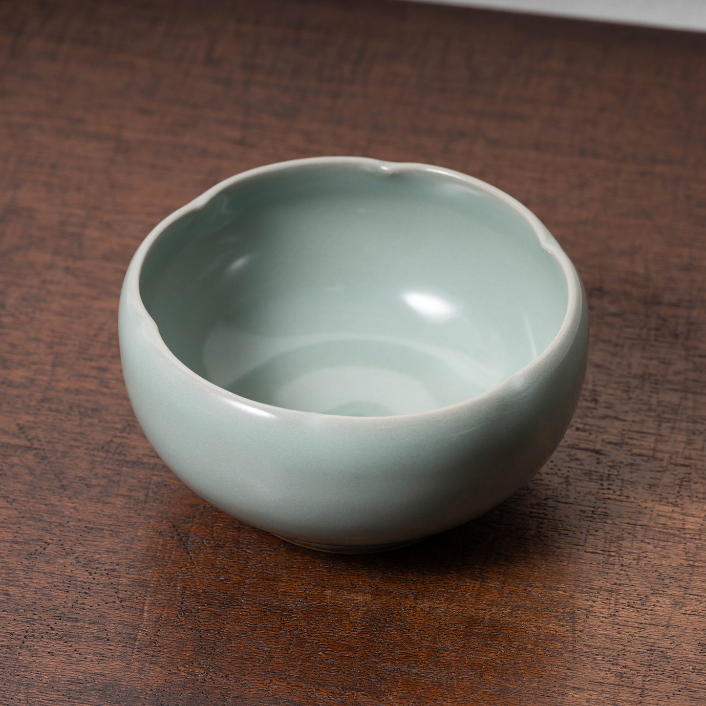 元代 龍泉窯系 青磁貼花花口碗