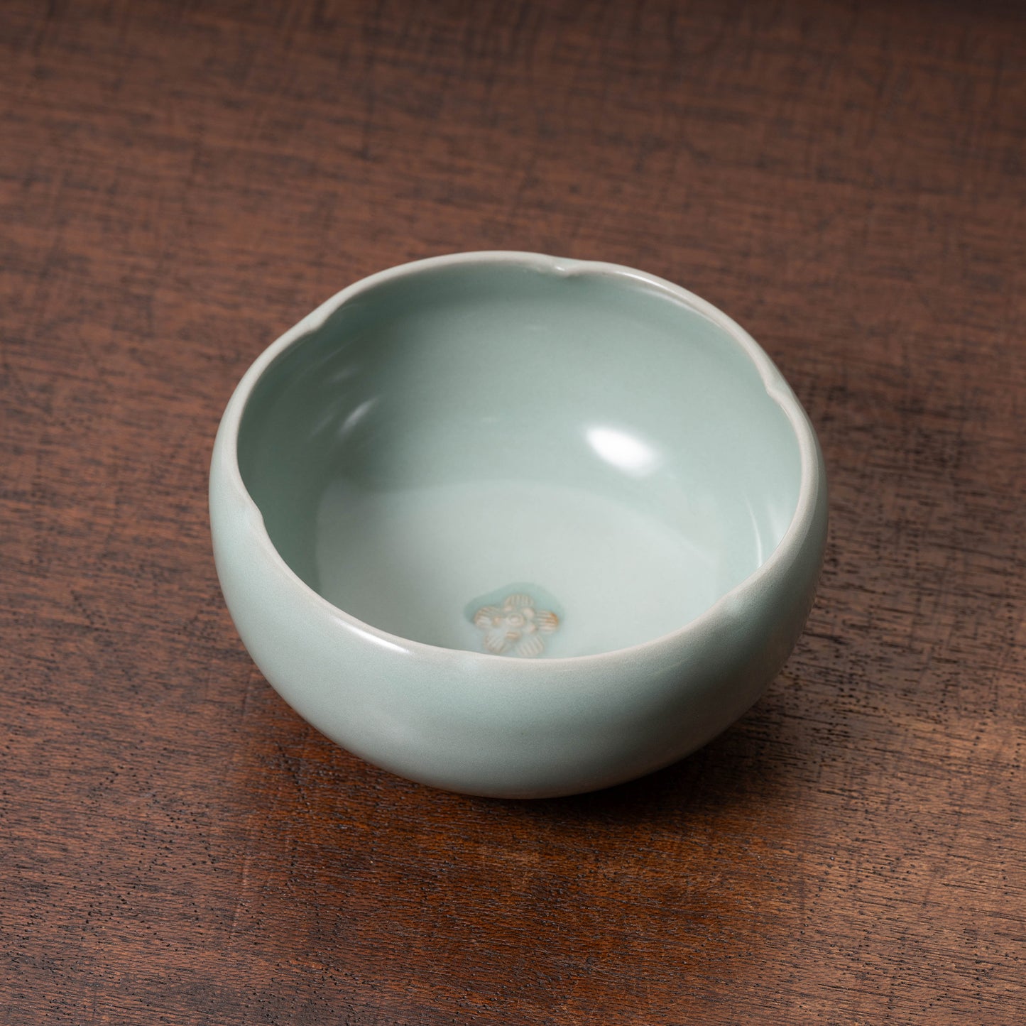 元代 龍泉窯系 青磁貼花花口碗