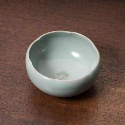 元代 龍泉窯系 青磁貼花花口碗