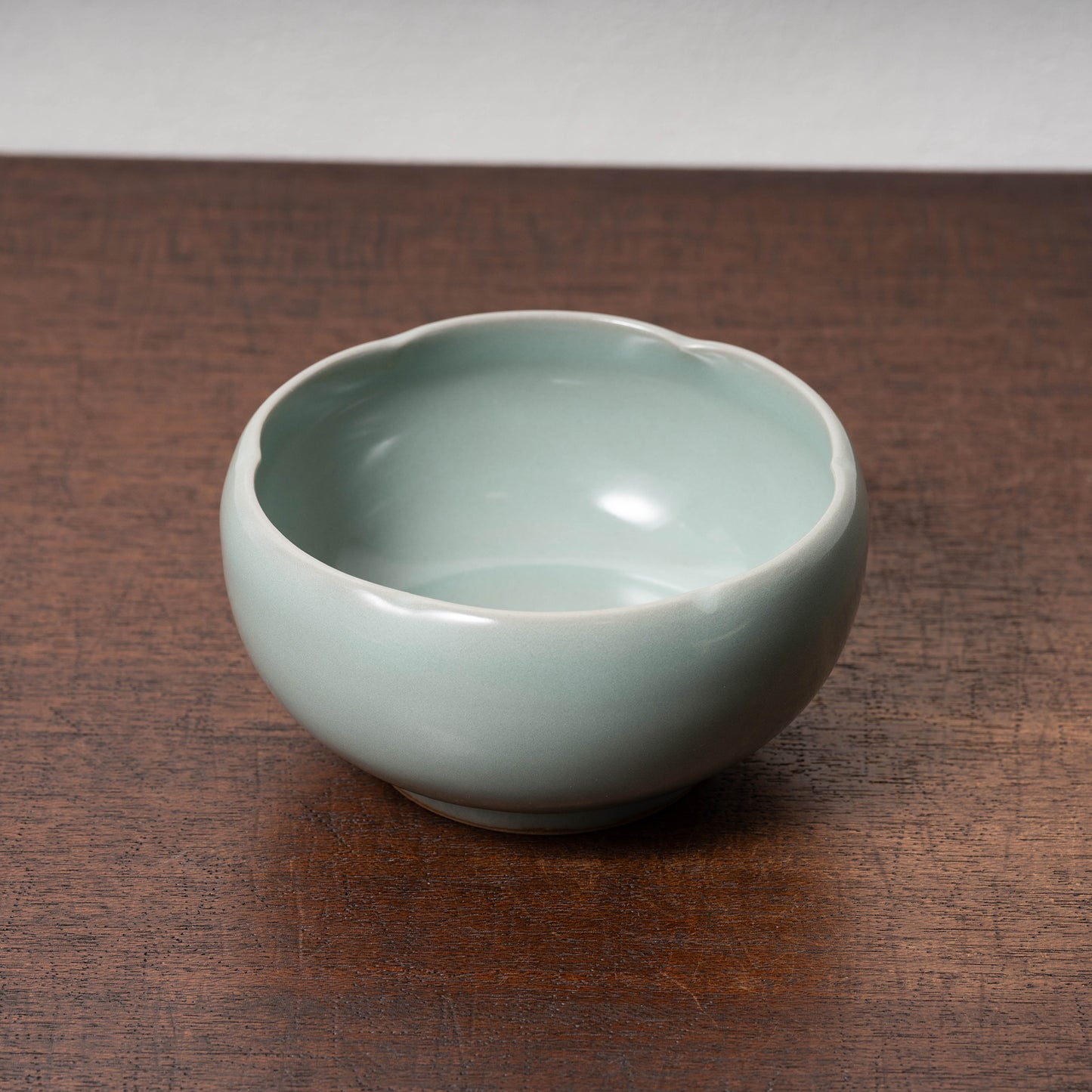 元代 龍泉窯系 青磁貼花花口碗