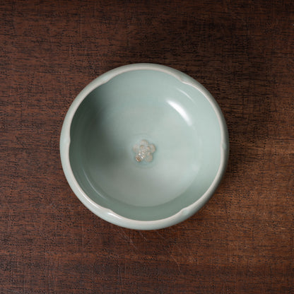 元代 龍泉窯系 青磁貼花花口碗