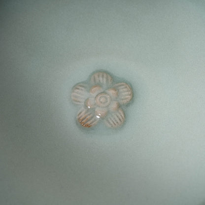 元代 龍泉窯系 青磁貼花花口碗