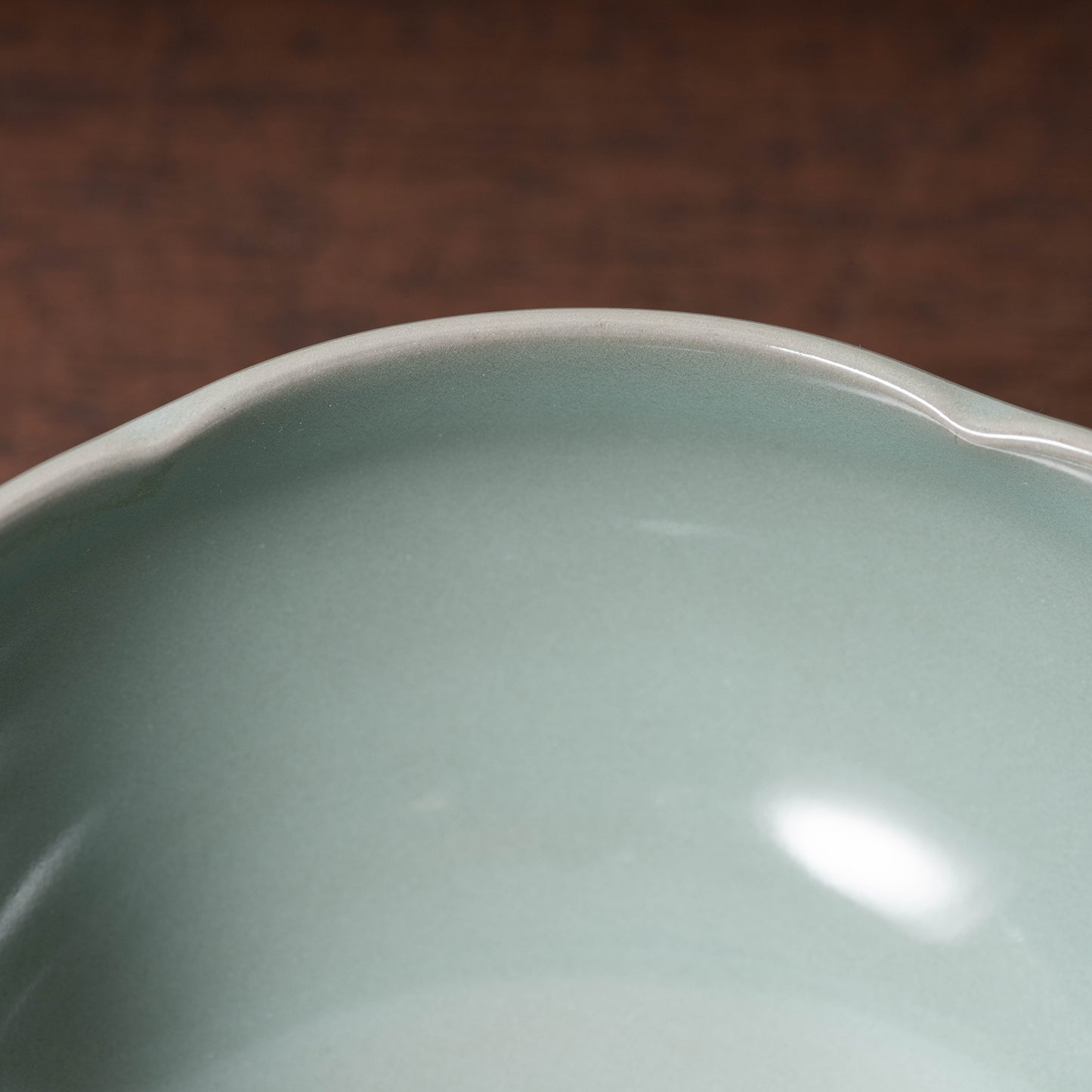 元代 龍泉窯系 青磁貼花花口碗