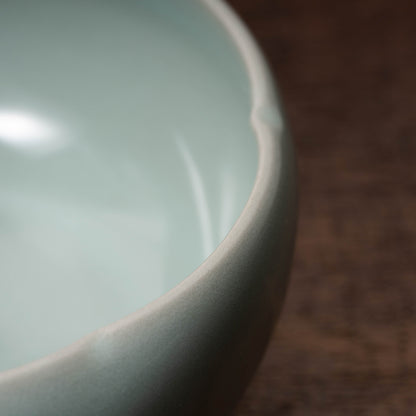 元代 龍泉窯系 青磁貼花花口碗