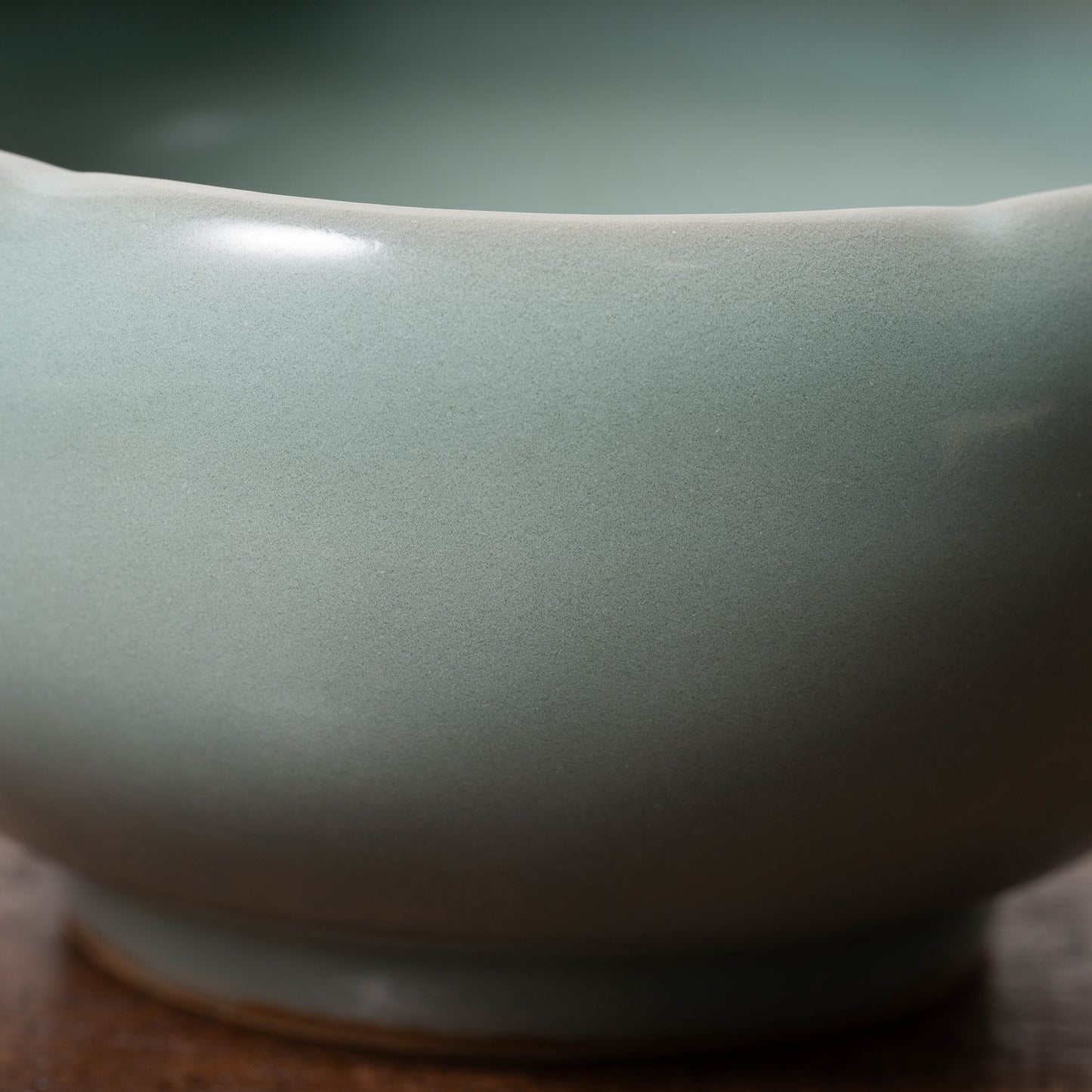 元代 龍泉窯系 青磁貼花花口碗