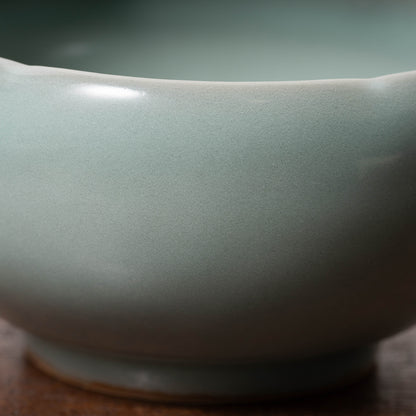 元代 龍泉窯系 青磁貼花花口碗