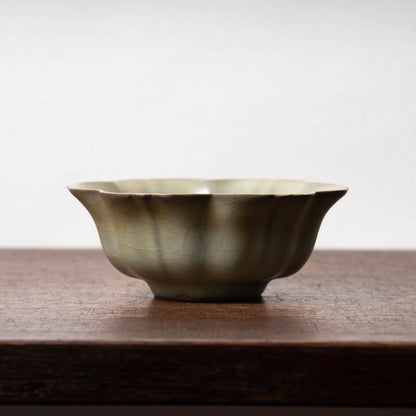 南宋官窯 青磁花口碗