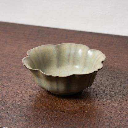 南宋官窯 青磁花口碗