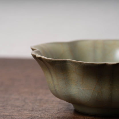 南宋官窯 青磁花口碗