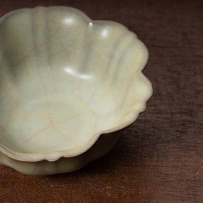 南宋官窯 青磁花口碗