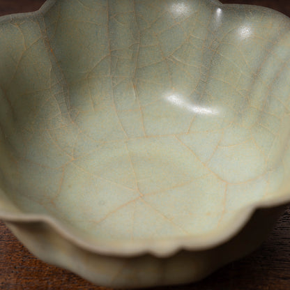 南宋官窯 青磁花口碗