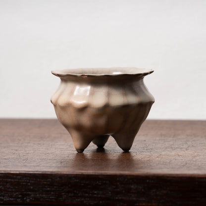 南宋官窯 青磁花形三足香炉