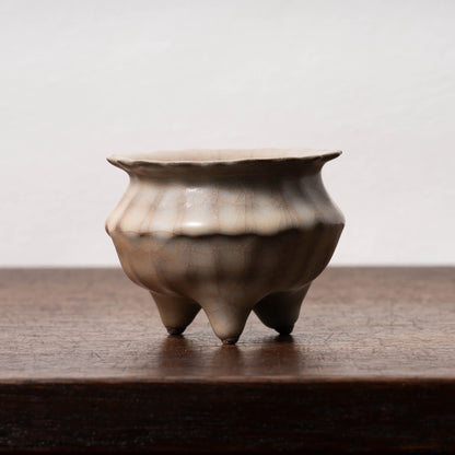 南宋官窯 青磁花形三足香炉