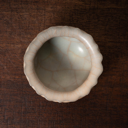 南宋官窯 青磁花形三足香炉