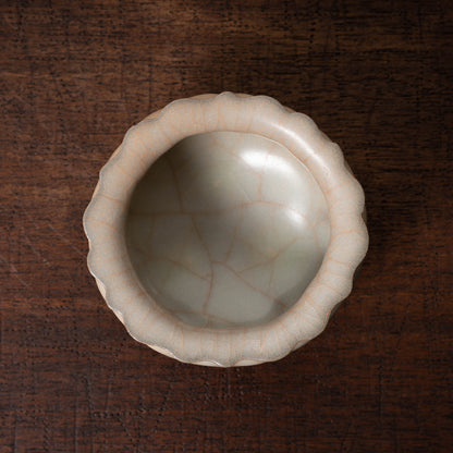 南宋官窯 青磁花形三足香炉