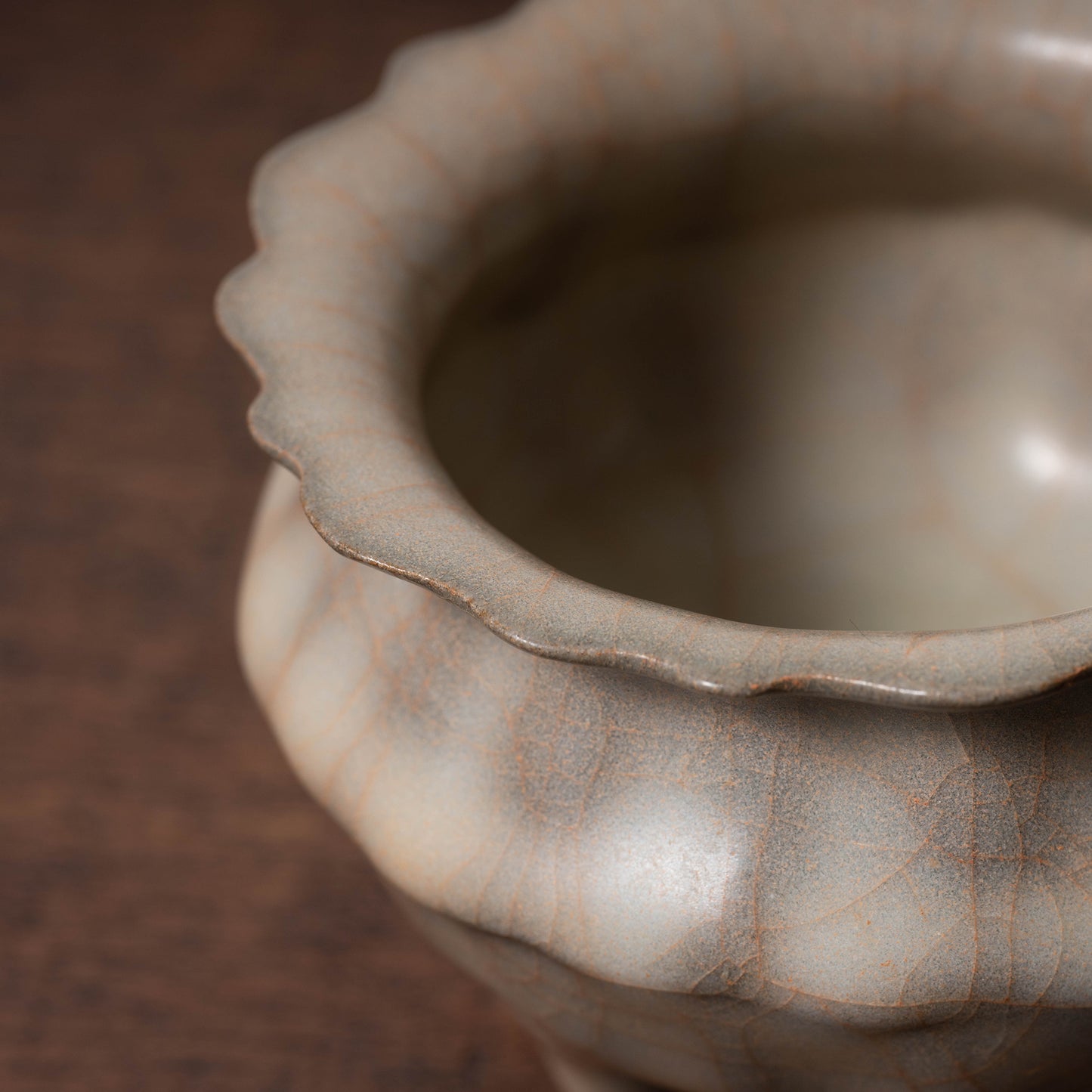 南宋官窯 青磁花形三足香炉