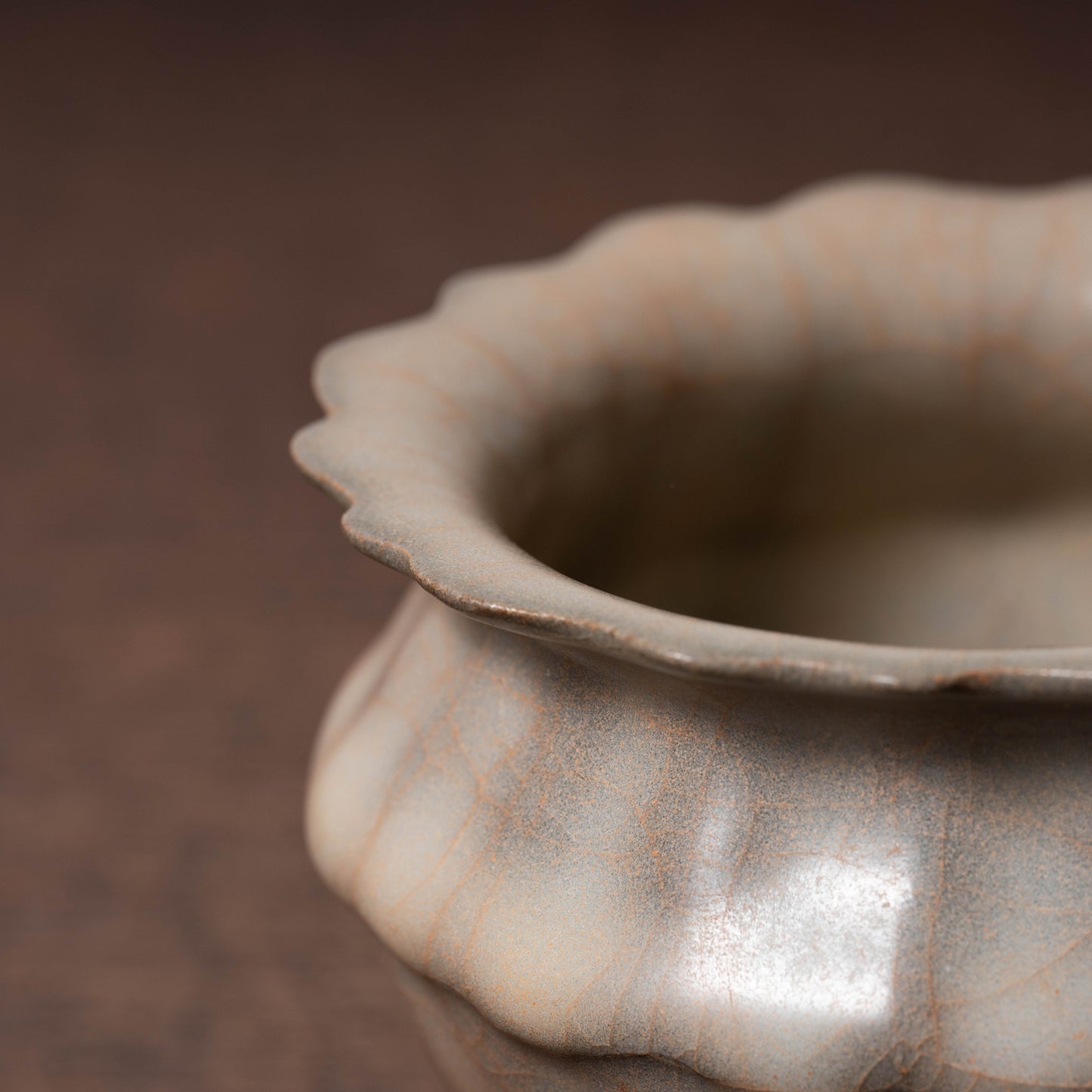 南宋官窯 青磁花形三足香炉