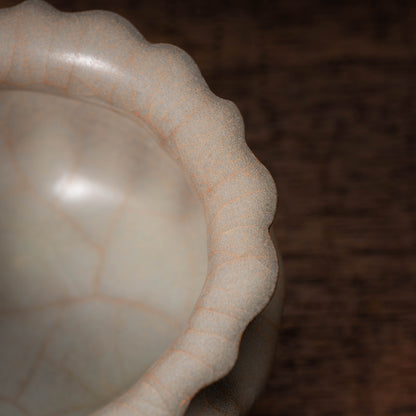 南宋官窯 青磁花形三足香炉