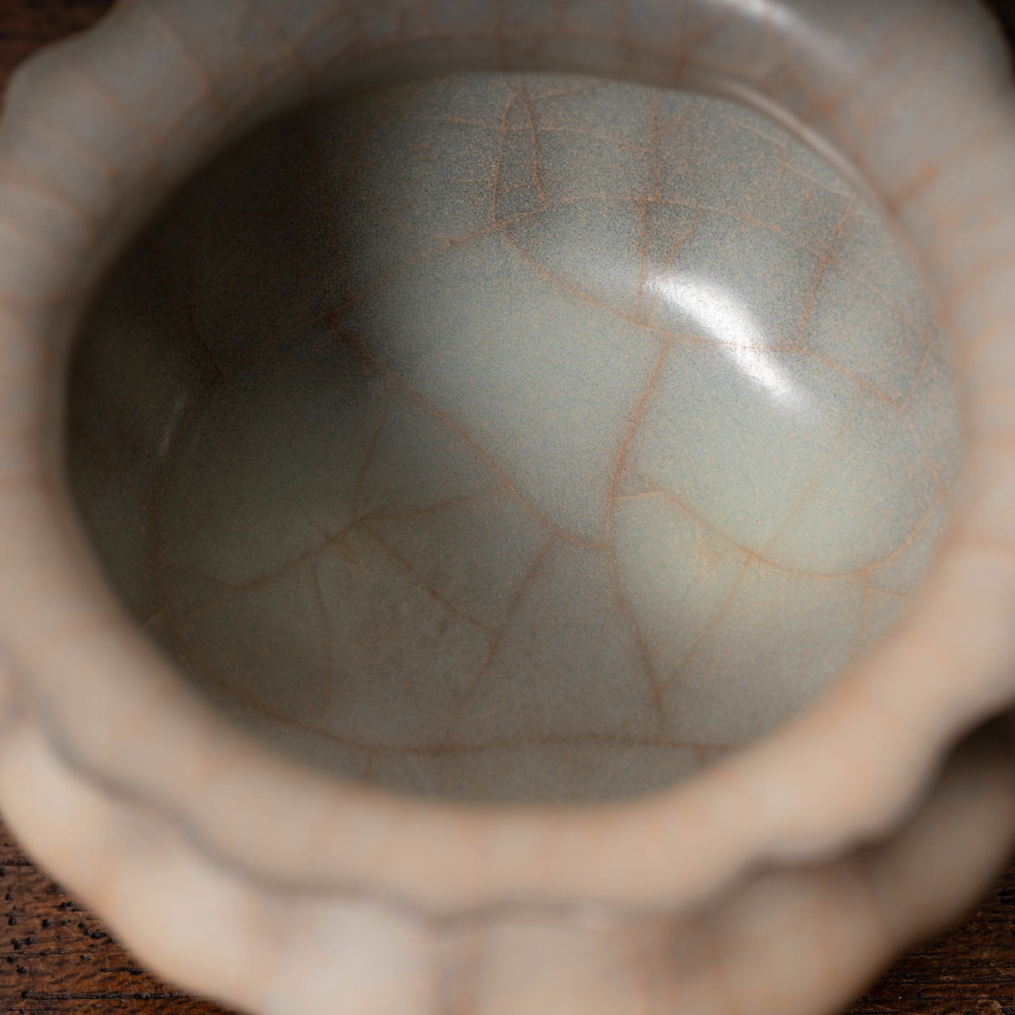 南宋官窯 青磁花形三足香炉