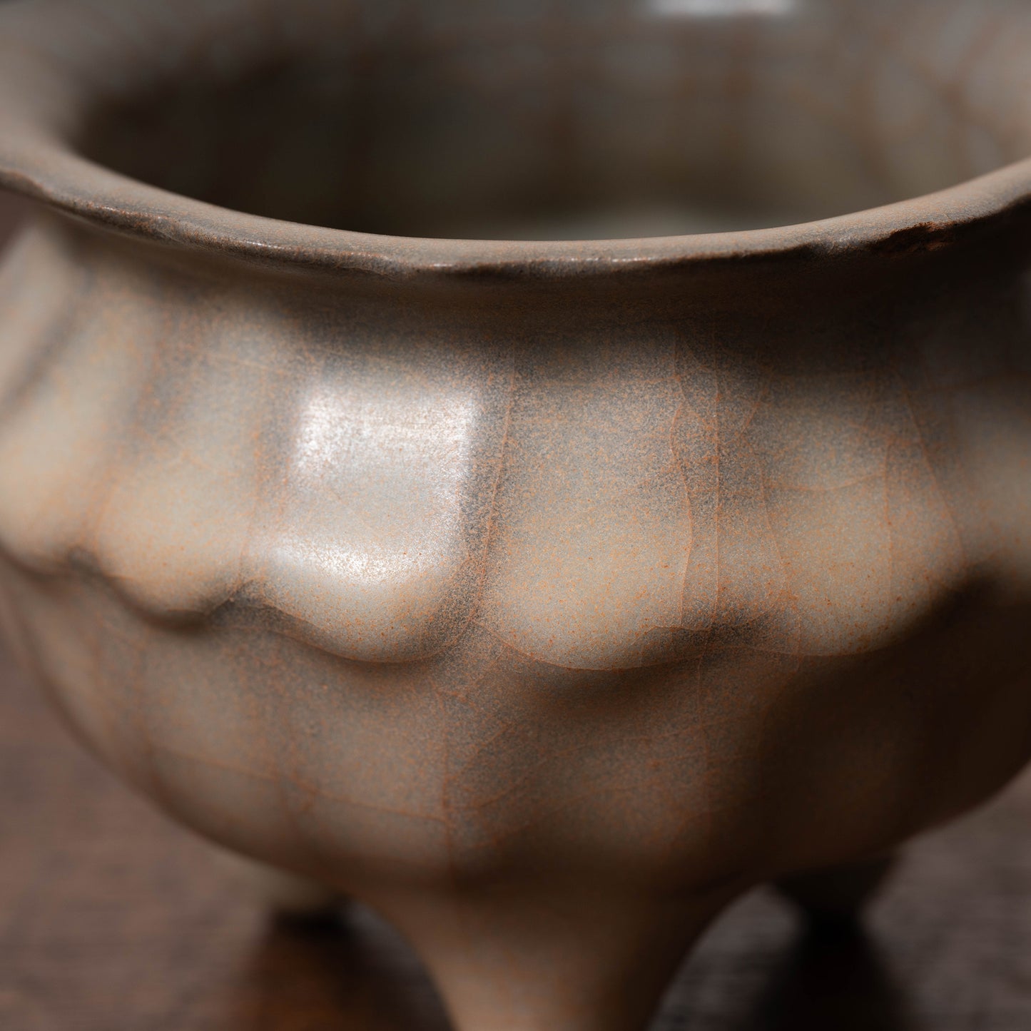 南宋官窯 青磁花形三足香炉