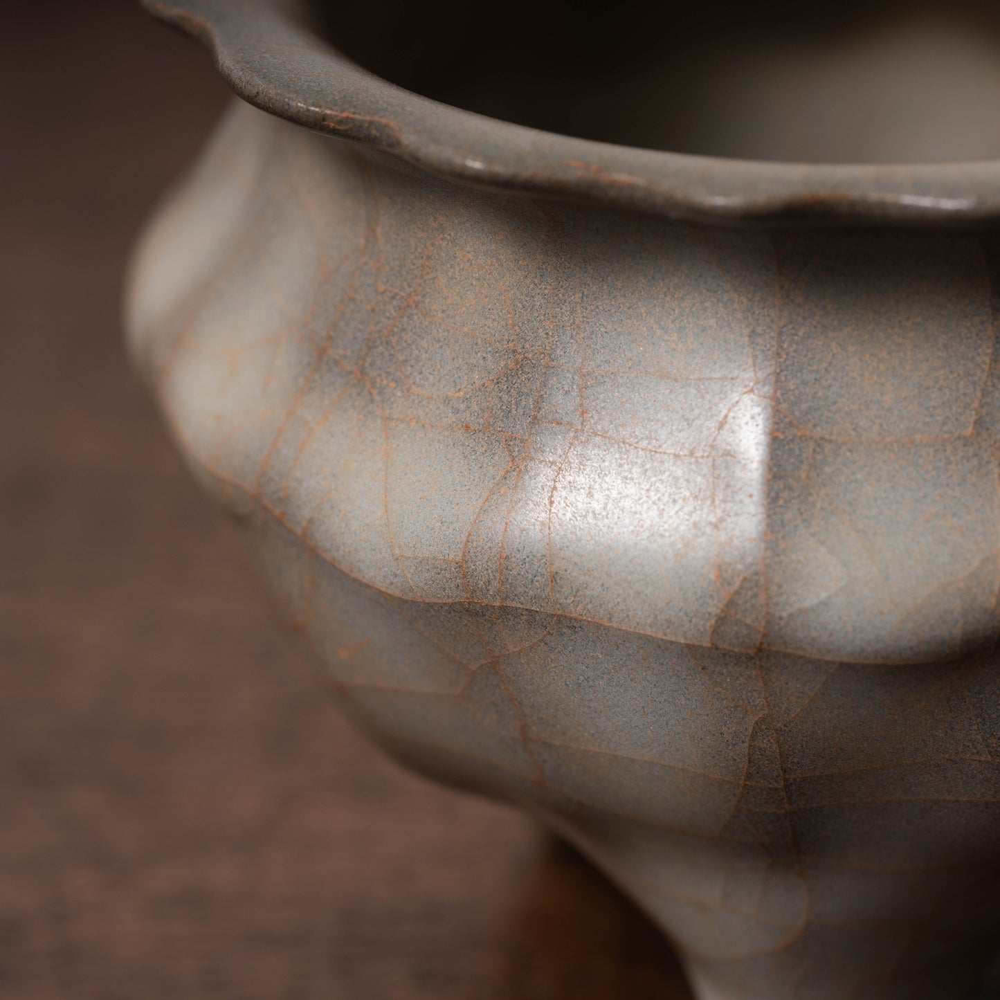 南宋官窯 青磁花形三足香炉