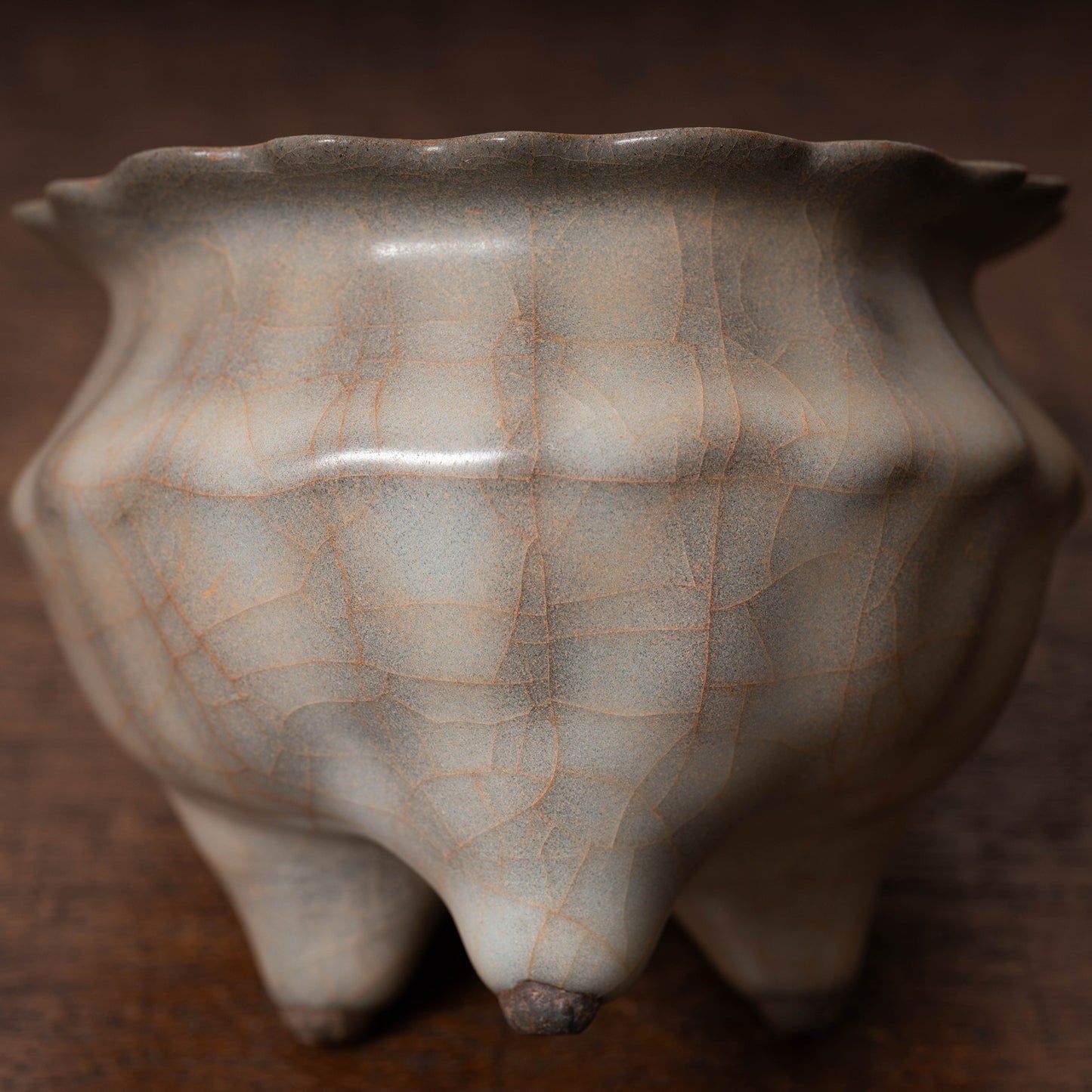 南宋官窯 青磁花形三足香炉