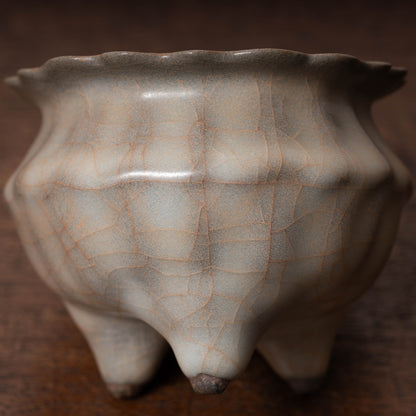 南宋官窯 青磁花形三足香炉