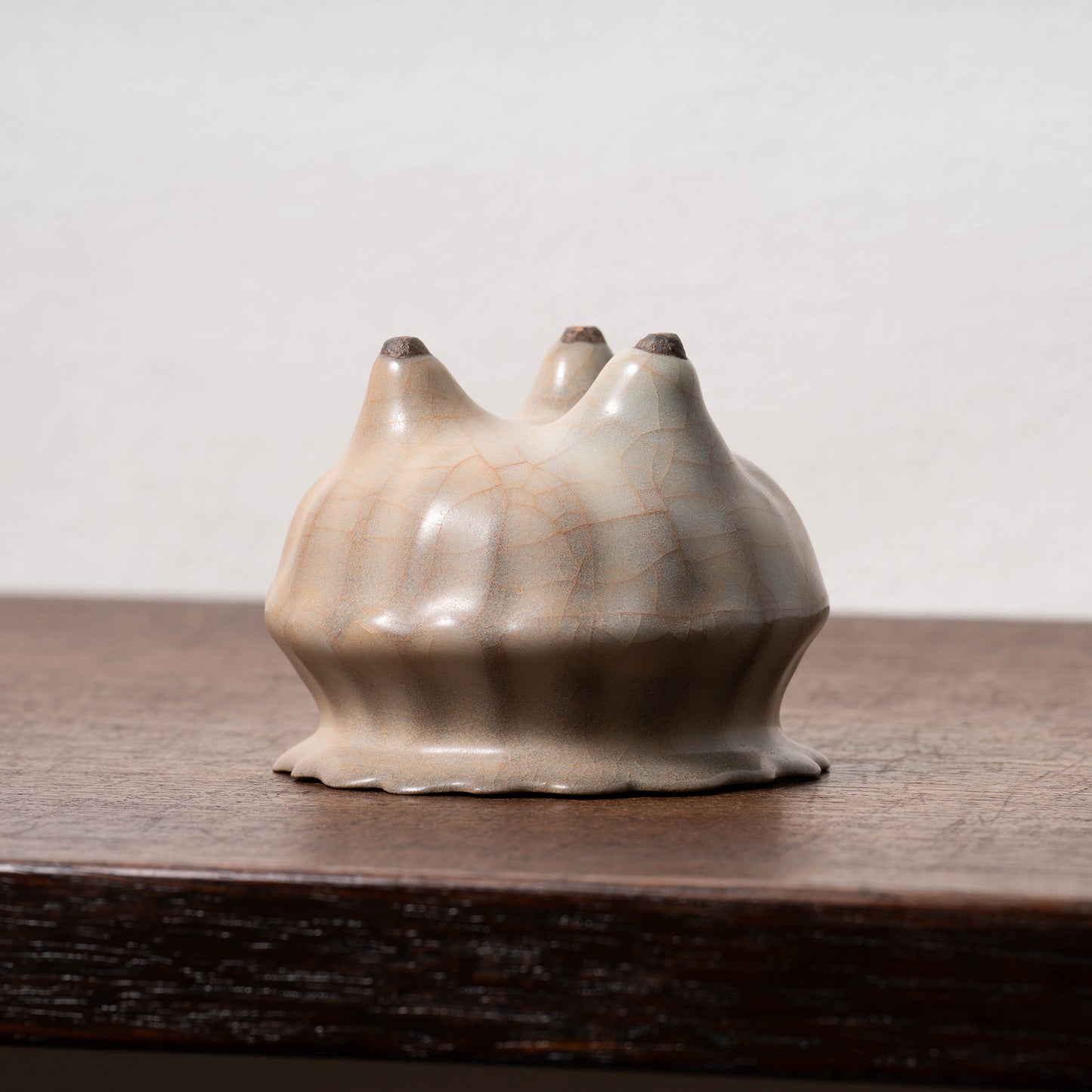 南宋官窯 青磁花形三足香炉