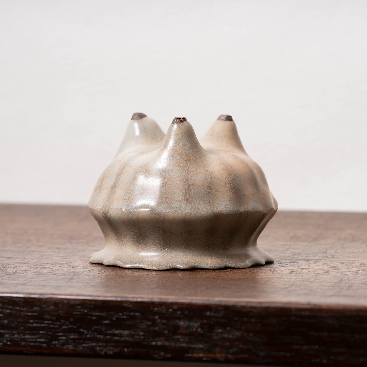 南宋官窯 青磁花形三足香炉