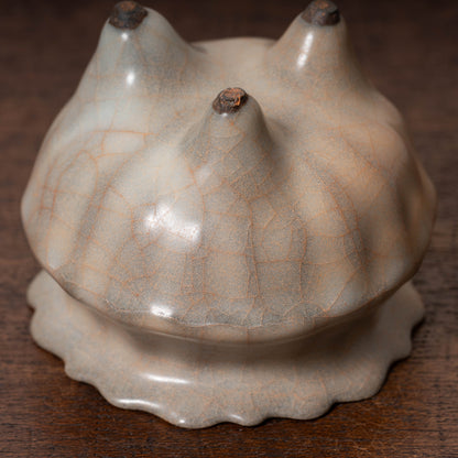 南宋官窯 青磁花形三足香炉