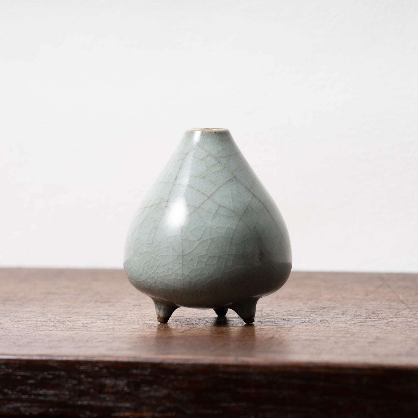 南宋官窯 青磁桃形三足瓶