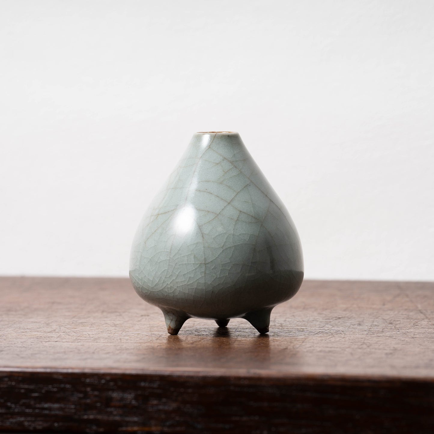 南宋官窯 青磁桃形三足瓶